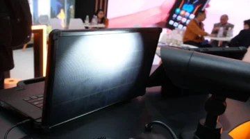 أوكيتل تطلق RG14-P أول حاسوب محمول صناعي في العالم يعمل بالطاقة الشمسية